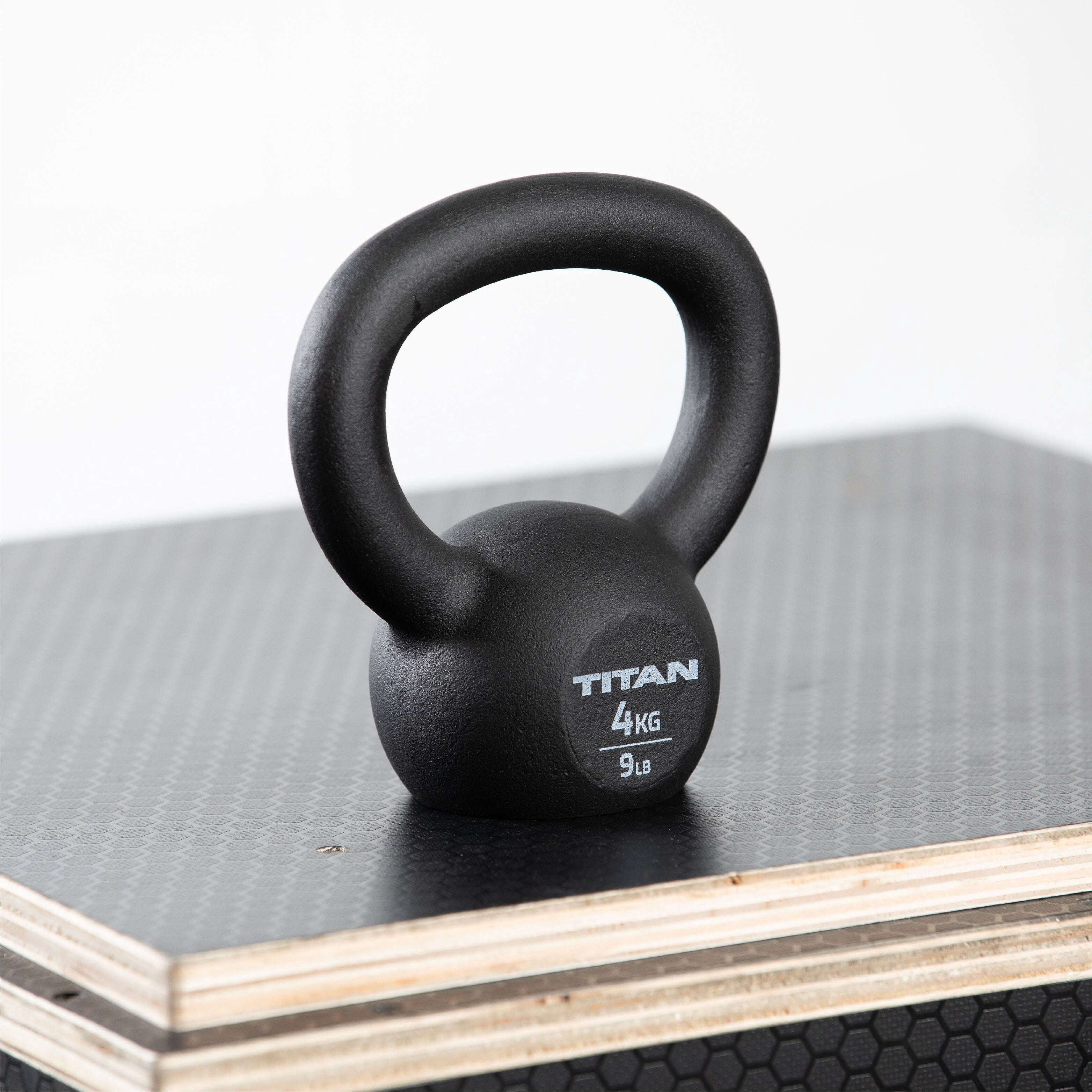 Titan Fitness 4 KG Cast Iron Kettlebell, Single Piece Casting, KG and LB Markings, Full Body Workout