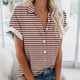 thumbnail image 2 of Mujeres Pantalones Cortos Impresos Manga Corta con Cuello en V Blusa Superior, Casual Y Elegante Corto para las Mujeres Verano Casual, 2 of 5