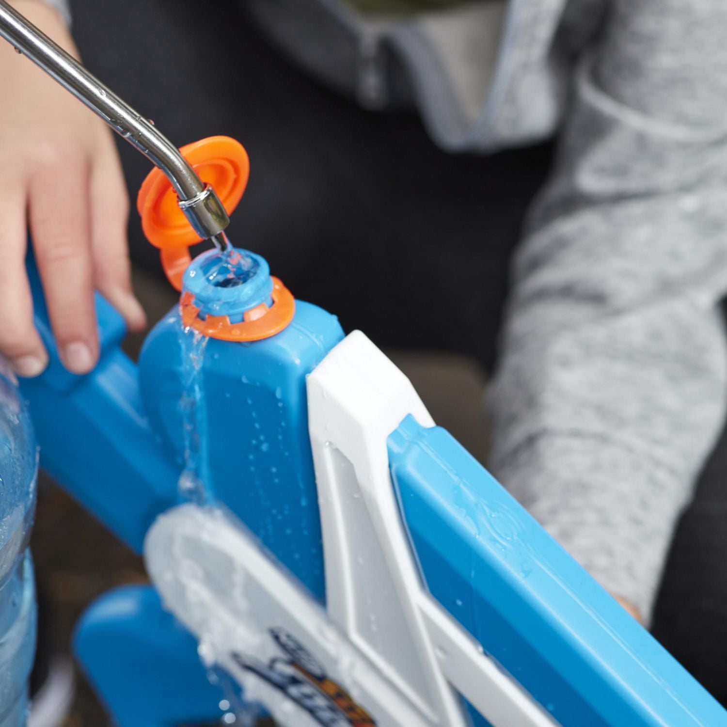 Nerf Super Soaker Twister Water Blaster, 2 Twisting Streams of Water, Pump to Fire, Outdoor Water-Blasting Fun for Kids Teens Adults