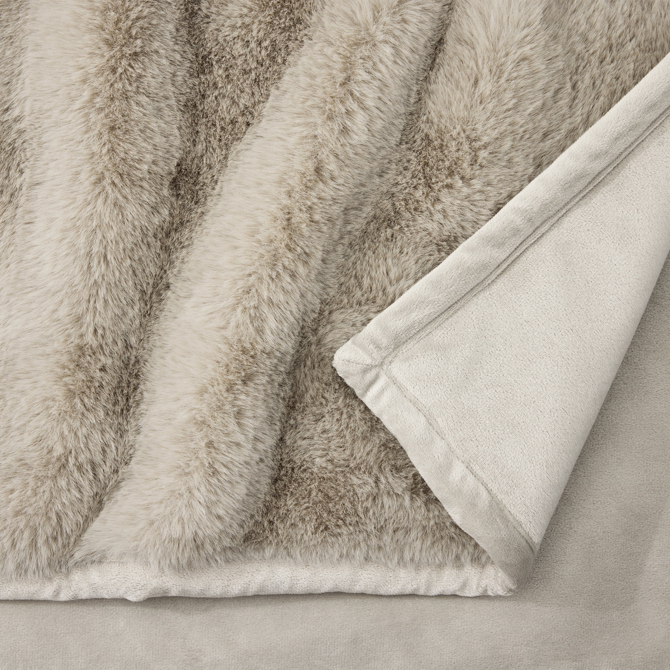 Better Homes & Gardens Grey Haze Faux Fur Oversized Throw, 50 in x 72 in