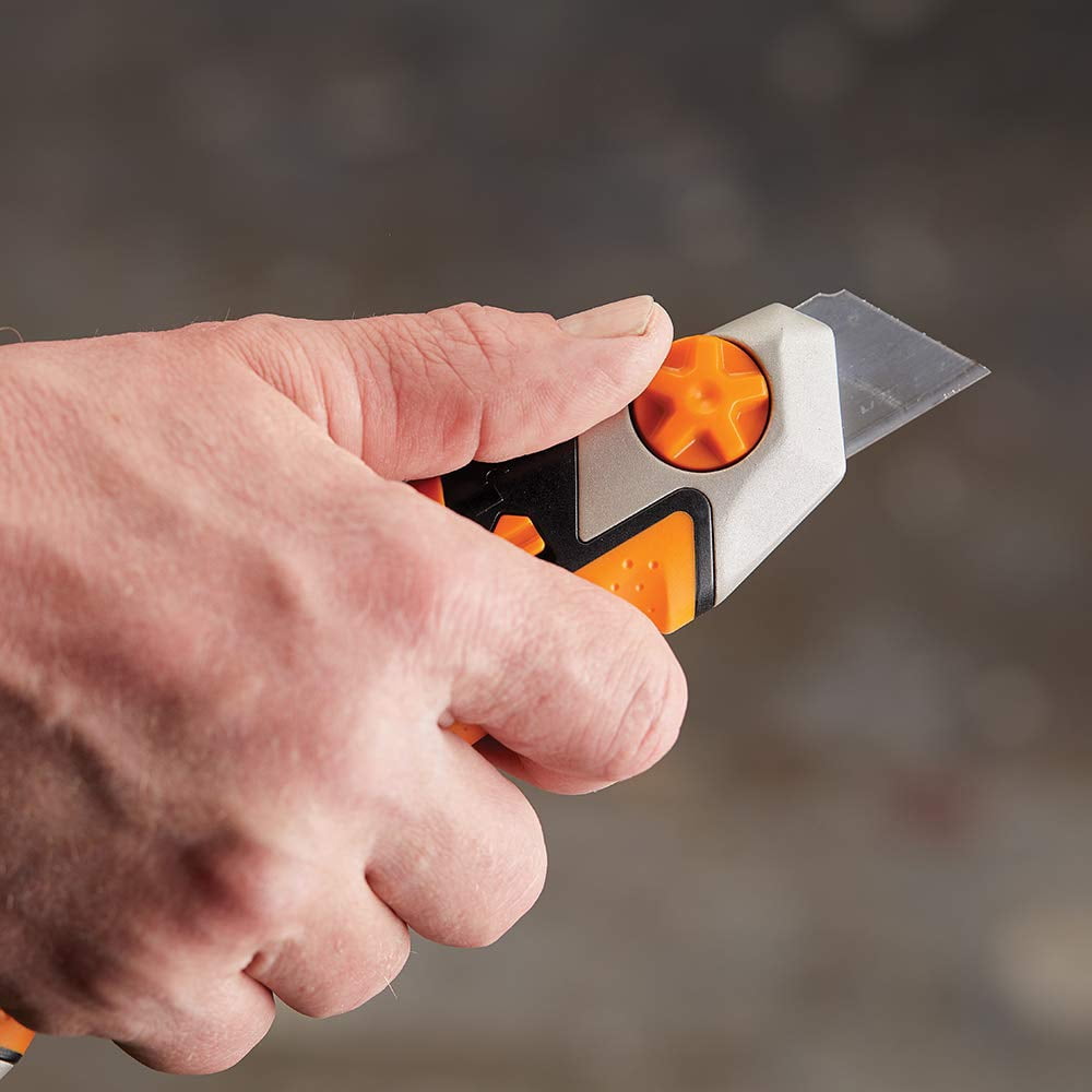 Fiskars 2829471 6 in. Pro Retractable Snap-Off Utility Knife - 6 Point, Orange