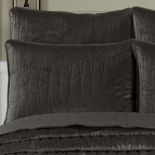 Velvet Quilt Set by Brielle