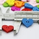 thumbnail image 3 of 100pcs Botones de costura de madera del corazón 2 agujeros Sunnimix, 3 of 8