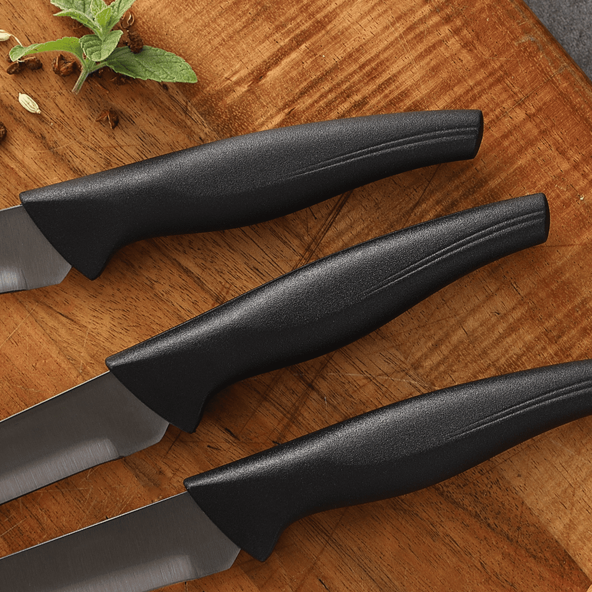 Non Serrated Steak Knives Set, Steak Knife Set Dishwasher Safe, Sharp Steak Knives Set for Kitchen with Ergonomic Handles 8PCS Black