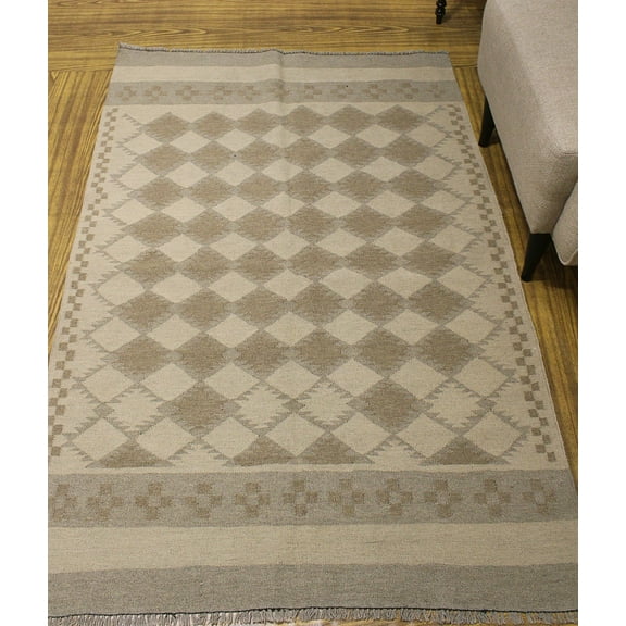 Winchester Gizem Beige/Brown Rug, 3'11" x 5'10"
