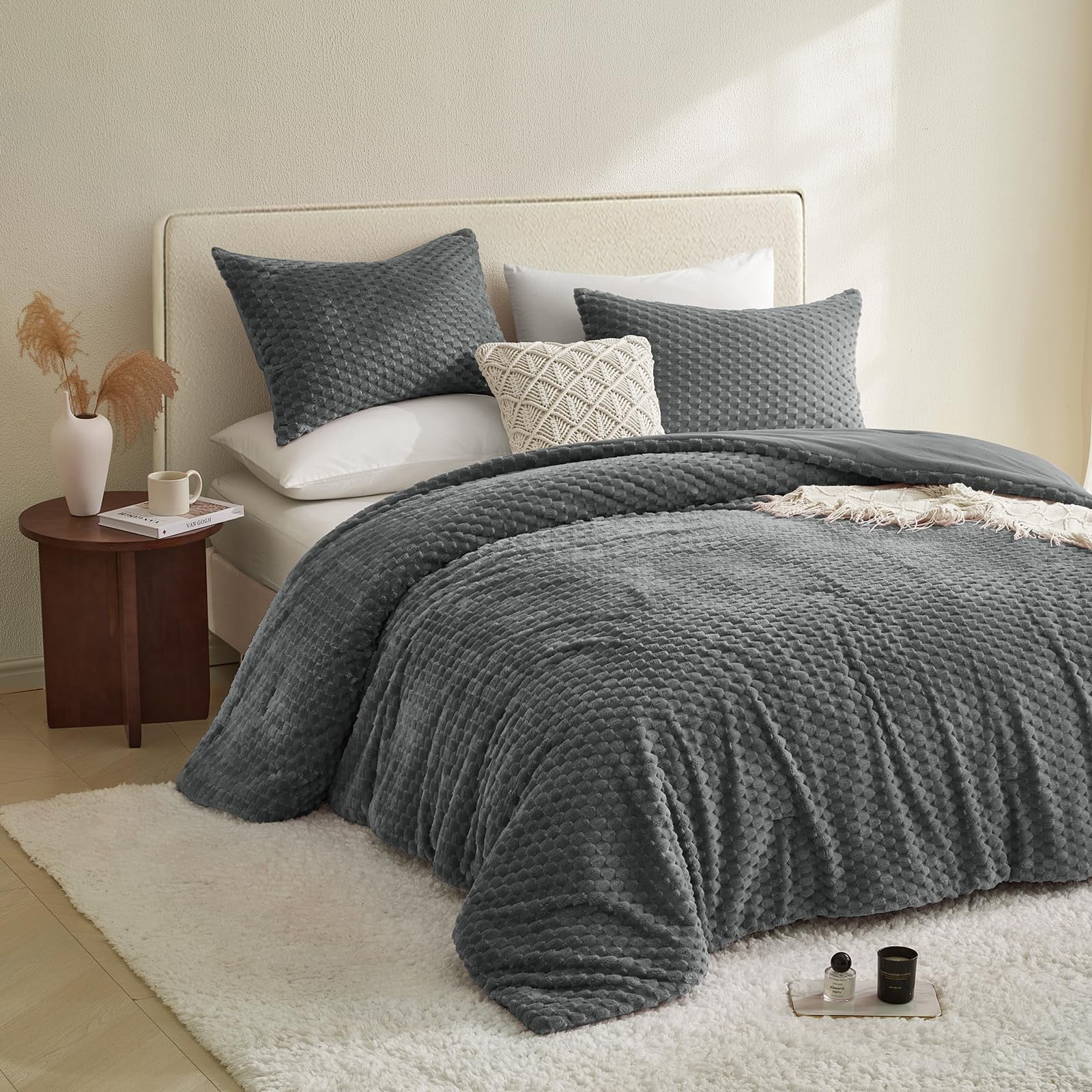 Petrichor Cozy Flannel Comforter Set, Warm and Soft Twin Size Quilt for Winter, 3 Piece Bedding Set with 2 Pillowcases, Gray