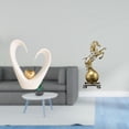 thumbnail image 2 of Figura decorativa de escritorio con forma de corazón, estatua de caballo, adorno de mesa, resina, decoración minimalista moderna para el hogar, ideal, 2 of 8