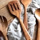 thumbnail image 3 of Nvzi Juego de utensilios de cocina de madera, utensilios de cocina de teca, espátula para wok, espátula plana, cuchara ranurada, cucharón para sopa y espátula ranurada, utensilios de cocina, 3 of 5