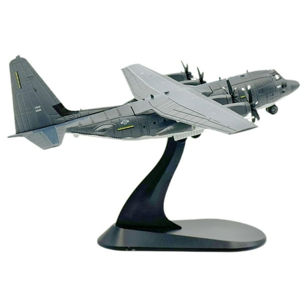 Maqueta a escala 1:200 del avión 130U con soporte. Réplica en miniatura pintada a dos colores. Medidas: 15 x 20 cm (6 x 8 pulgadas). Colección de