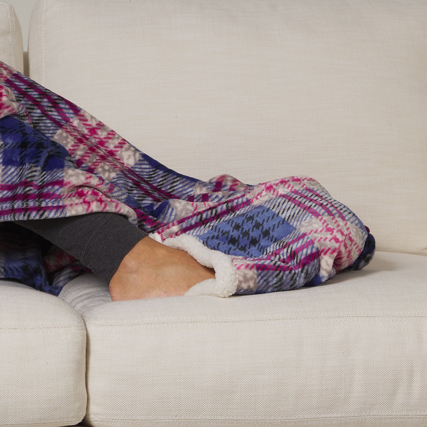 ClimateRight by Cuddl Duds Oversized Throw With A Cozy Sherpa Pocket For Your Feet, Red/Blue Plaid - image 3 of 6