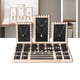 thumbnail image 3 of Expositor de joyas de bambú multiusos para pendientes, collares y anillos. Cuero PU negro, 3 of 7