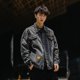 thumbnail image 4 of Chaqueta vaquera con botones grises para hombre, abrigos vaqueros azules de otoño para hombre, abrigos de vaquera a precio económico, ropa de abrigo de invierno con estilo, talla grande japonesa, 4 of 4