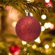 thumbnail image 2 of Adornos navideños de 5 pulgadas - Bolas de purpurina irrompibles para árbol/corona, paquete a granel de bolas colgantes de plástico, decoración navideña para fiestas y hogar (rojo), 2 of 5