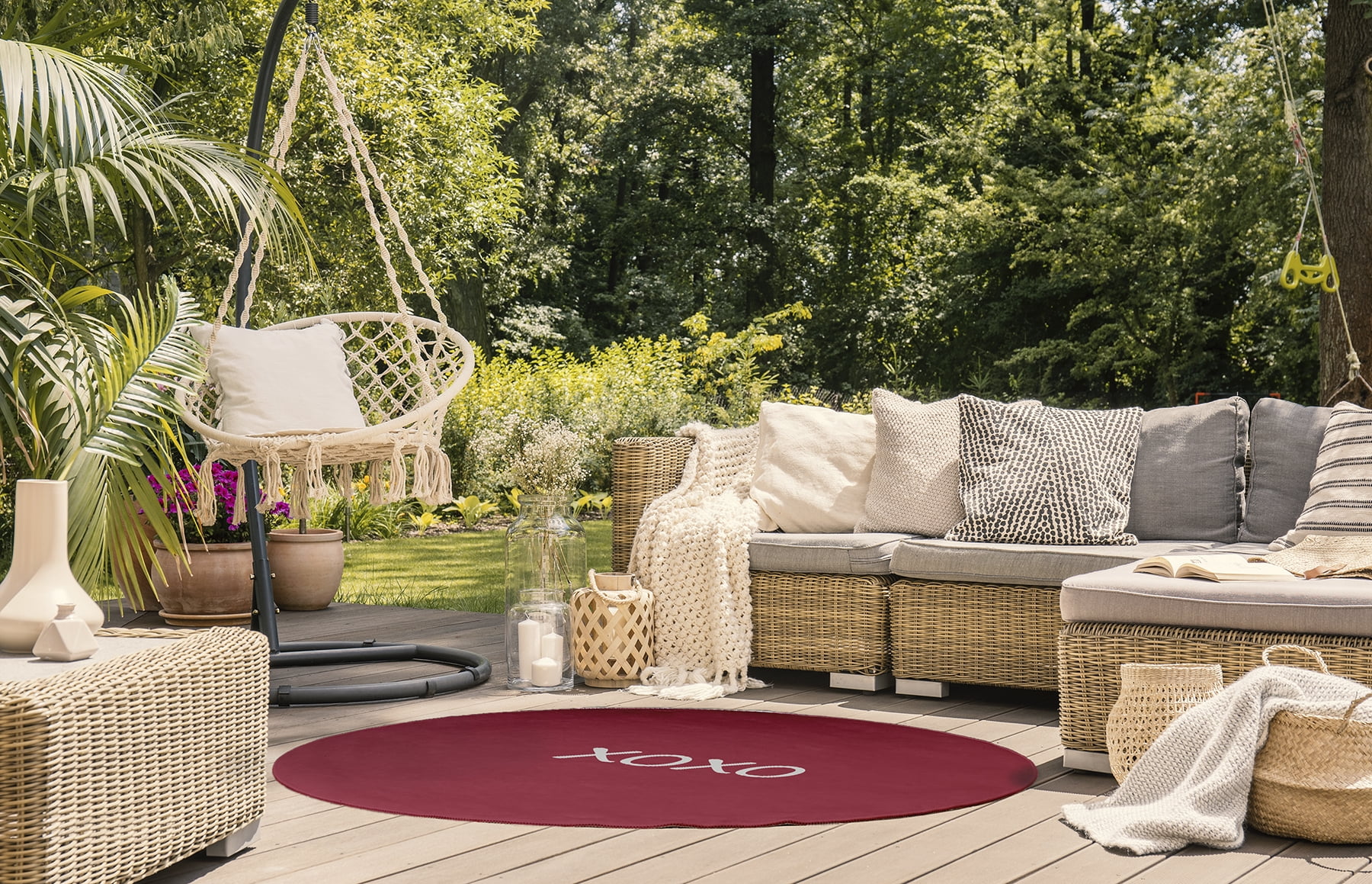 Simply Daisy 5' Round Brick XOXO Valentines Chenille Indoor/Outdoor Rug