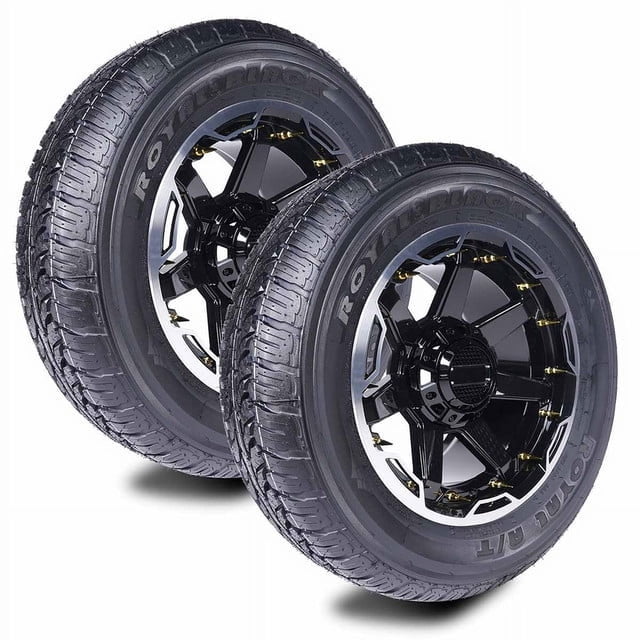 llantas royal black paquete de 2 p235/65r17 108h a/t, par de neumáticos todo terreno Royal Black P235/65R17 108H con costado negro y marca Royal Black visible; banda de rodamiento con patrones y tacos que mejoran la adherencia en superficies mojadas y ofrecen tracción todo terreno; textura del caucho que indica resistencia al desgaste. Adecuadas para SUV o camioneta en carretera y off-road.