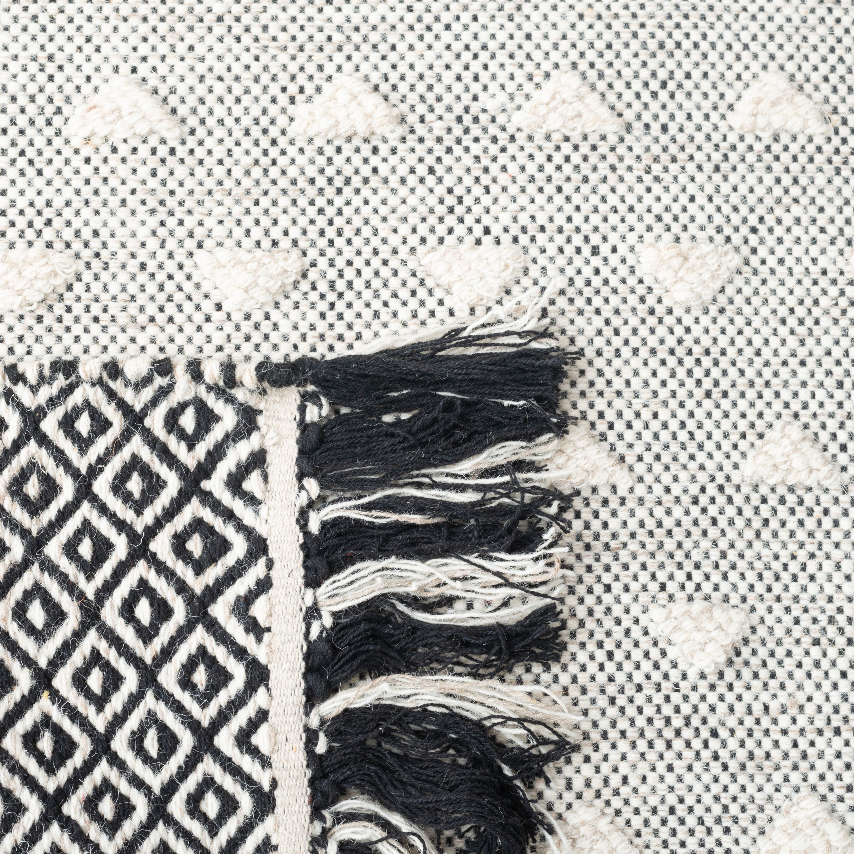 SAFAVIEH Vermont Wyatt Geometric Area Rug, Ivory/Black, 5' x 8'