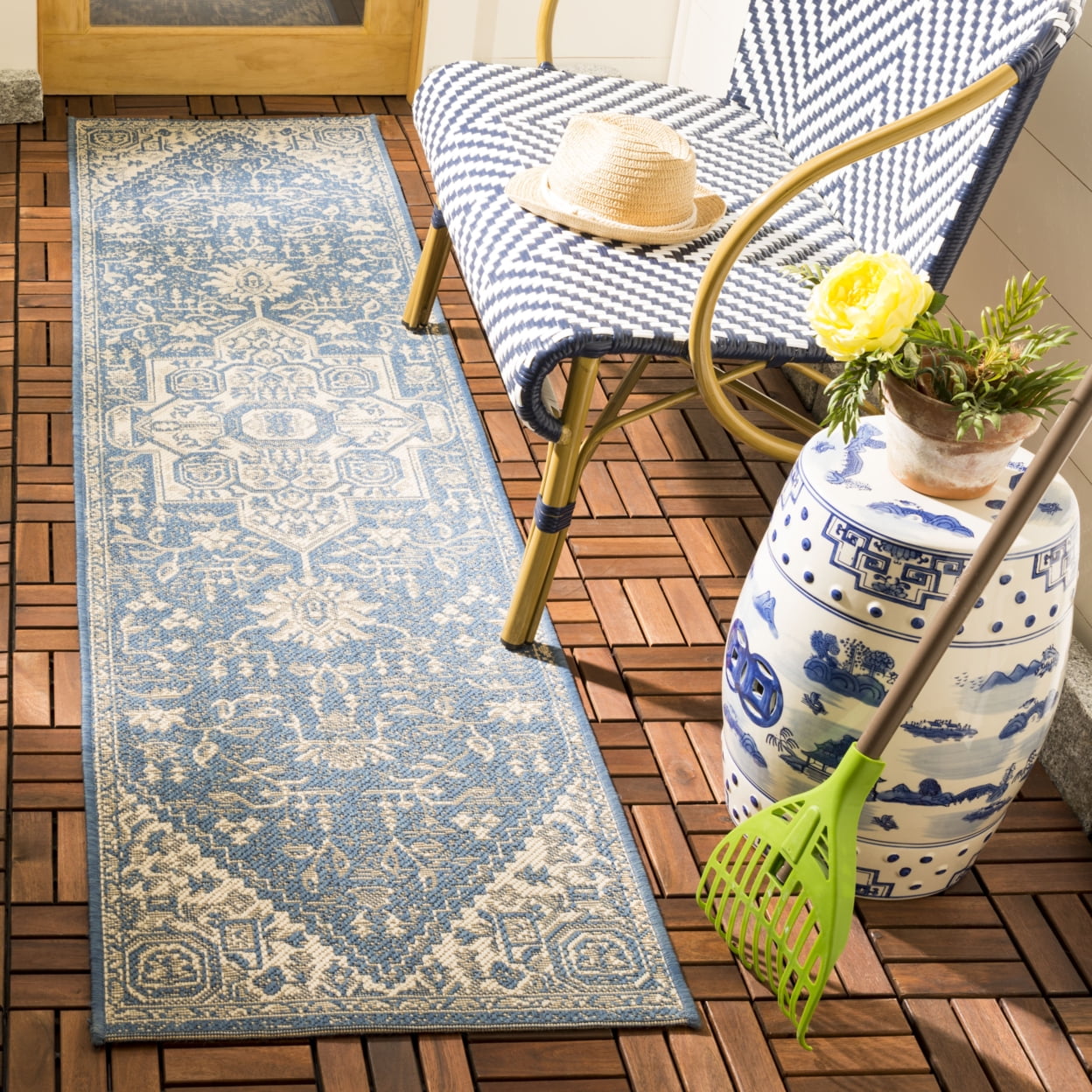 SAFAVIEH Beach House Jose Geometric Indoor/Outdoor Area Rug Cream/Blue, 6'7" x 6'7" Square