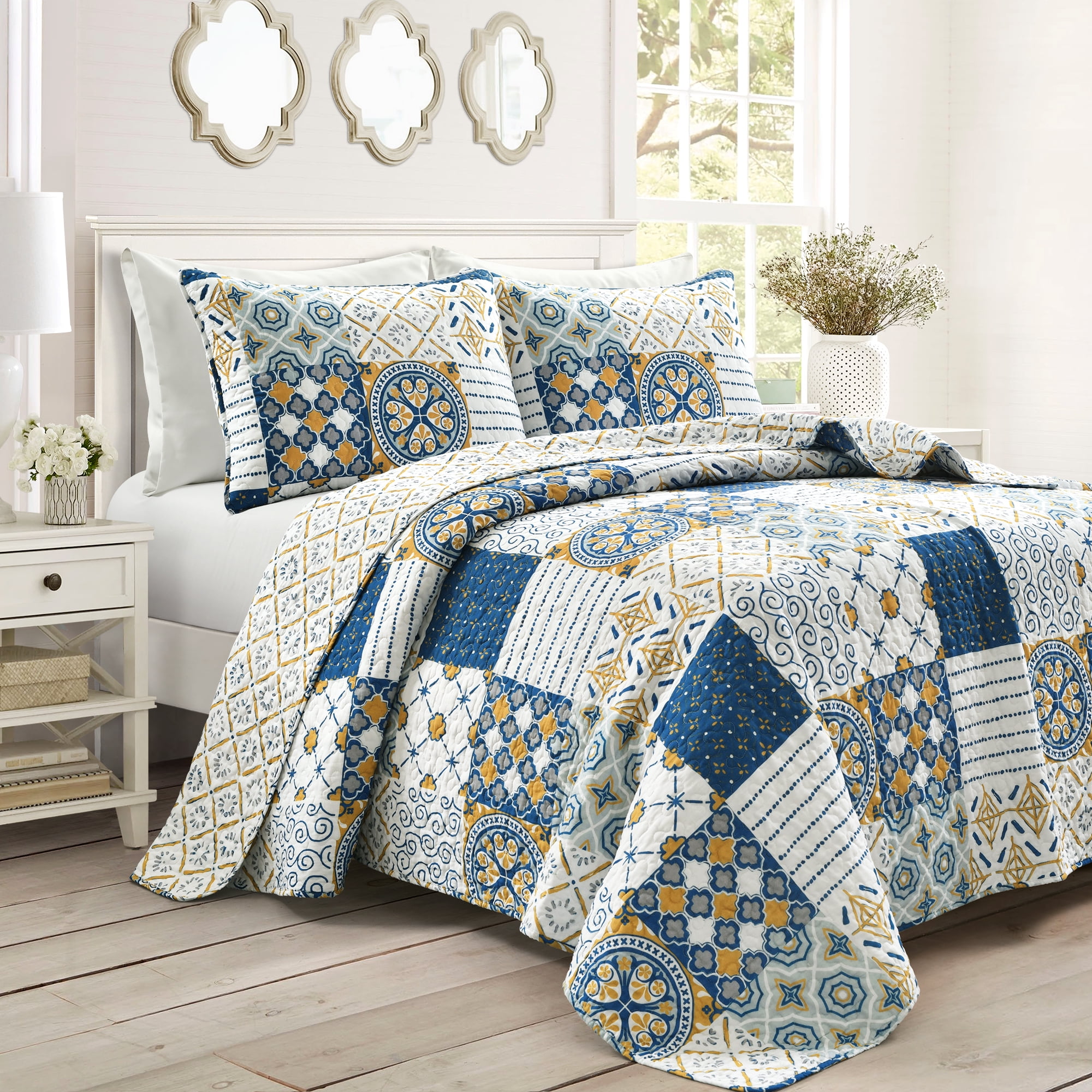 Details about   Modern Quilted Coverlet & Pillow Shams Set Mosaic Geometric Design Print 