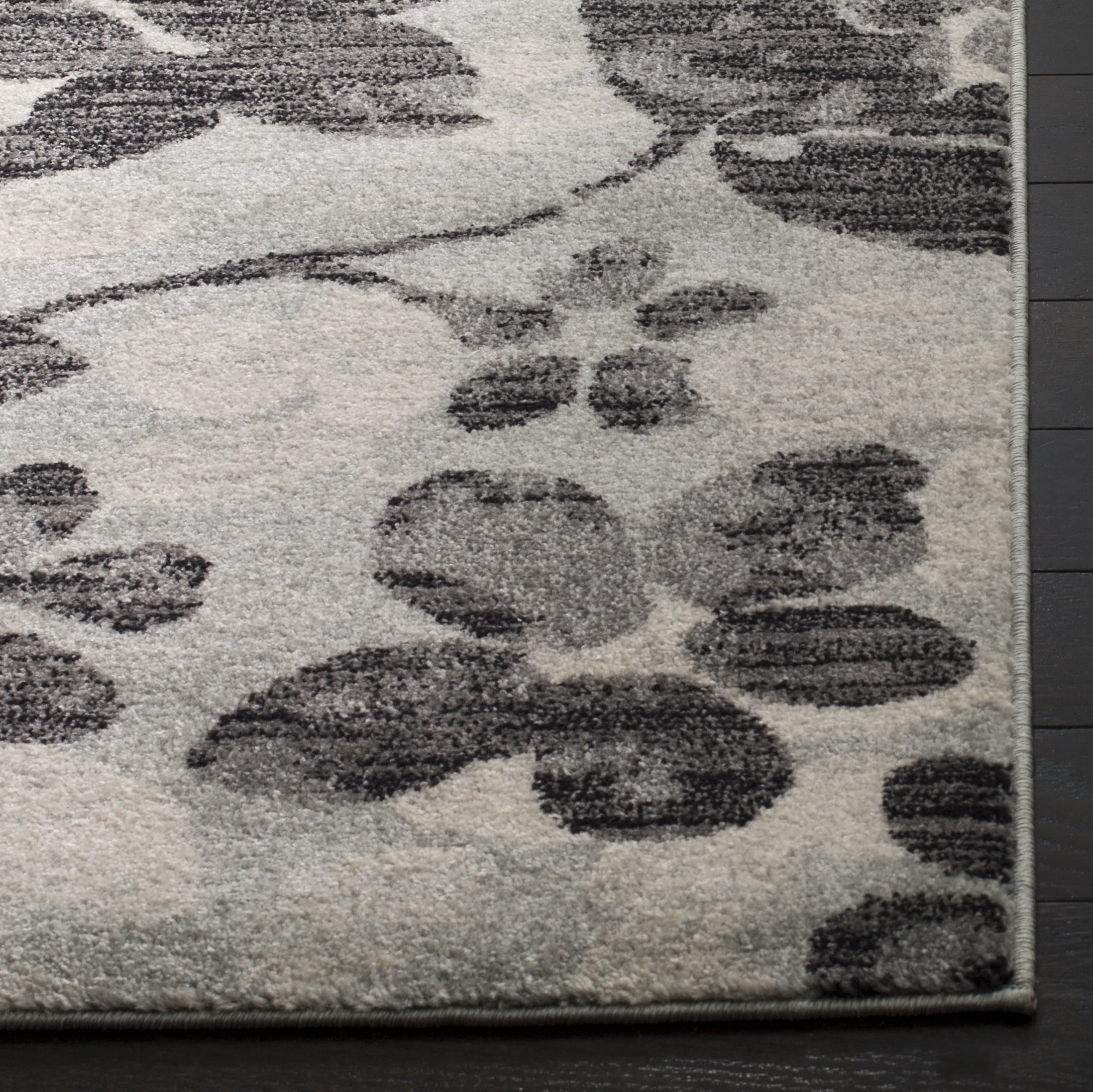 Safavieh Evoke Pavel Floral Area Rug, Gray/Black, 3' x 3' Square