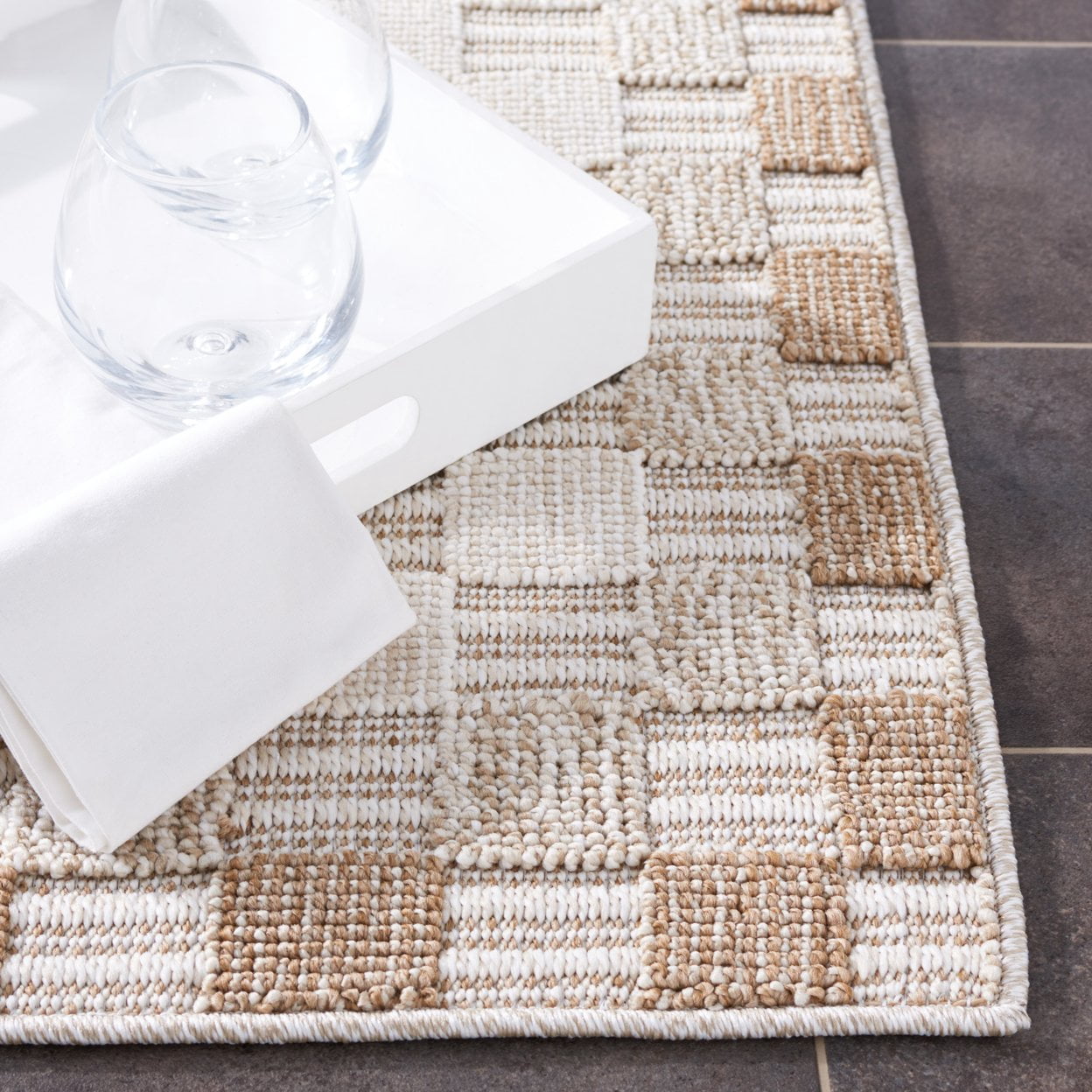 SAFAVIEH Global Daley Bordered Indoor/Outdoor Runner Rug, Beige/Light Beige, 2'2" x 8'