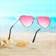thumbnail image 4 of Gafas de sol de corazón Gafas hippie Marco de oro rosa JFHHH pequeña, 4 of 5