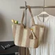 thumbnail image 2 of Bolsos de hombro de paja a juego con colores trenzados, bolsos de mano de moda de gran capacidad y alta calidad para mujeres, bolsos de mano casuales nuevos de 2024, 2 of 5