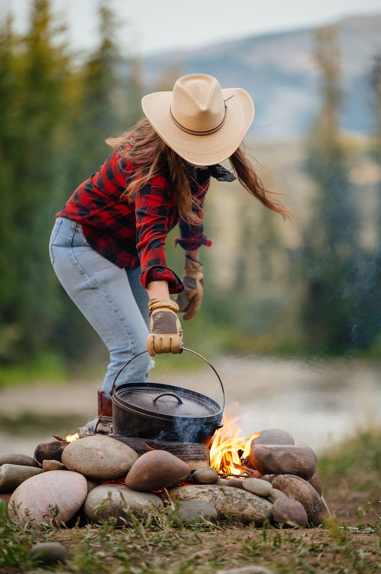 Lodge Yellowstone™ Seasoned Cast Iron Bucking Bronco Combo Cooker