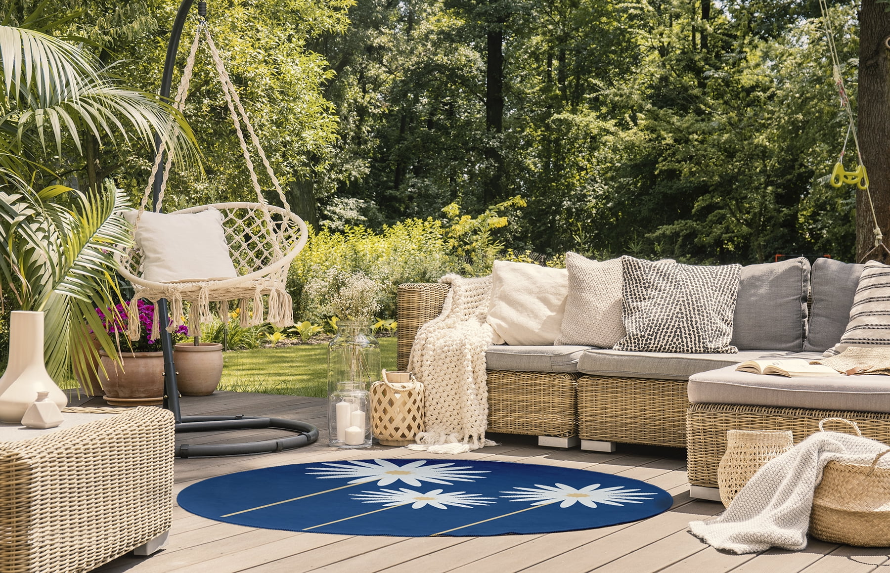 Simply Daisy 5' Round Dark Cobalt Blue Floral Print Spring Chenille Indoor/Outdoor Rug