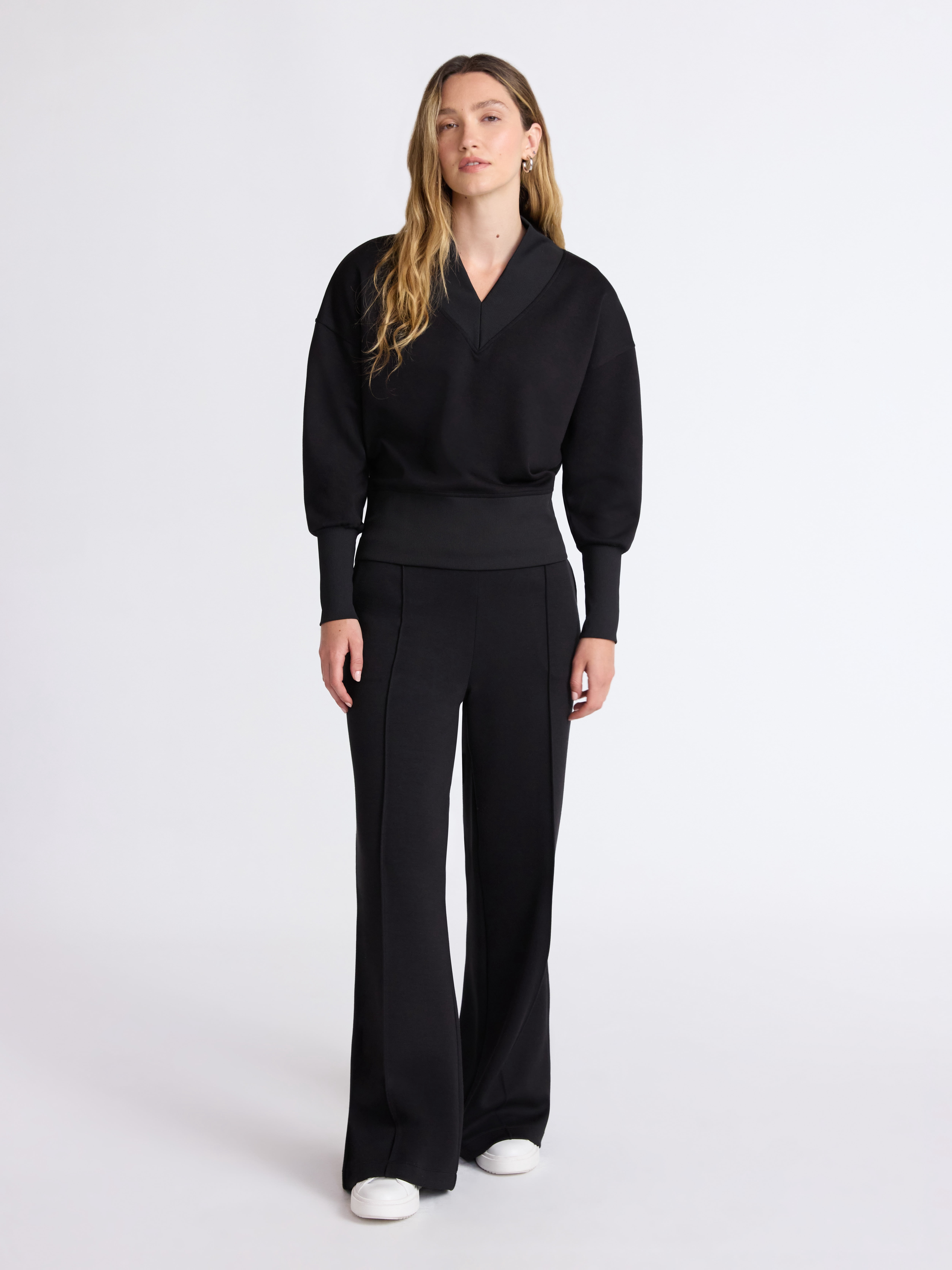 Scoop Women's and Women's Plus New Scubaknit V Neck Sweatshirt, Sizes XS-4X