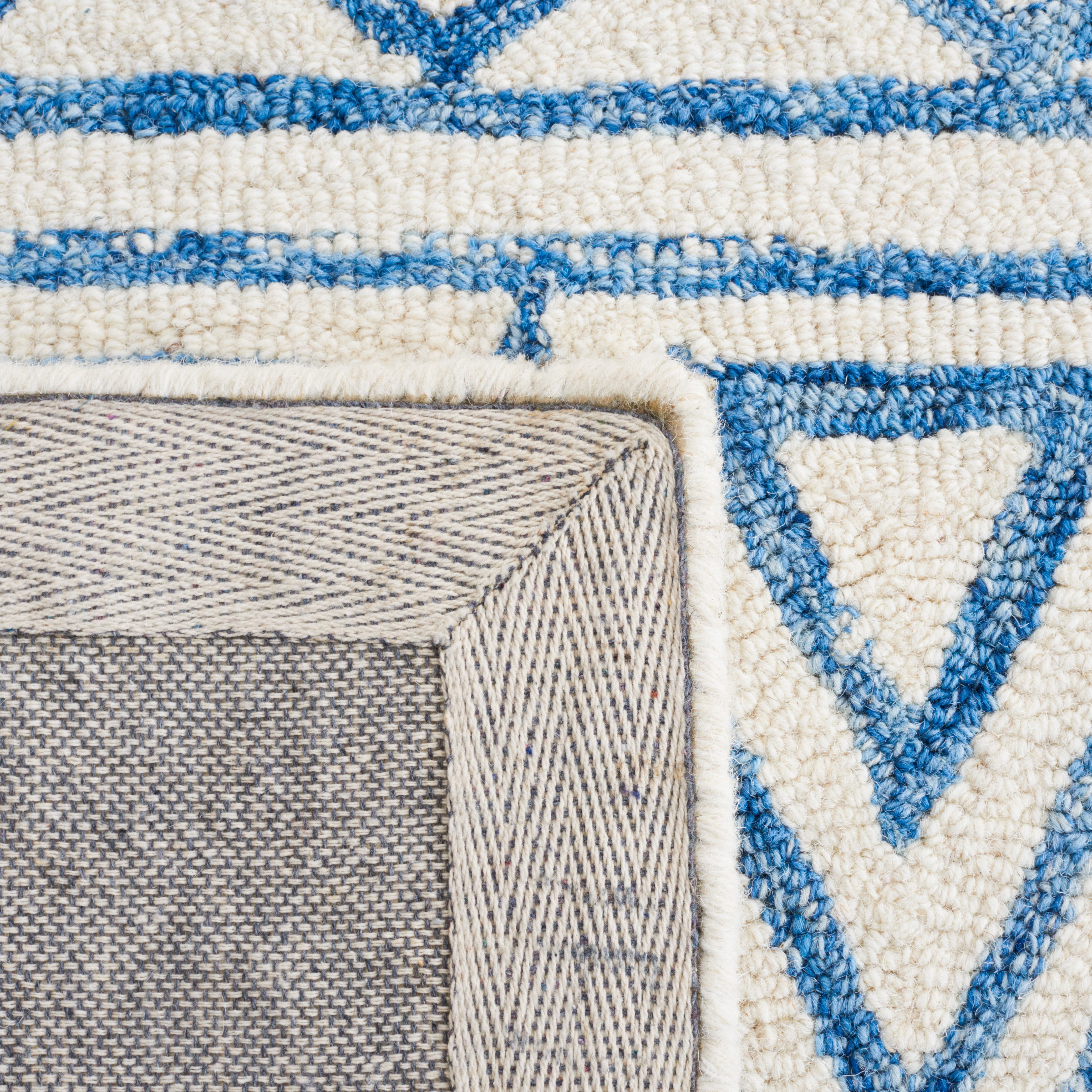 SAFAVIEH Metro Beaumont Southwestern Area Rug, Ivory/Blue, 6' x 6' Square