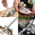 thumbnail image 3 of Descamador de pescado profesional, removedor de escamas de pescado de acero inoxidable con diseño hueco para una limpieza fácil, mango cómodo que garantiza un descamado seguro y sin esfuerzo para su, 3 of 7