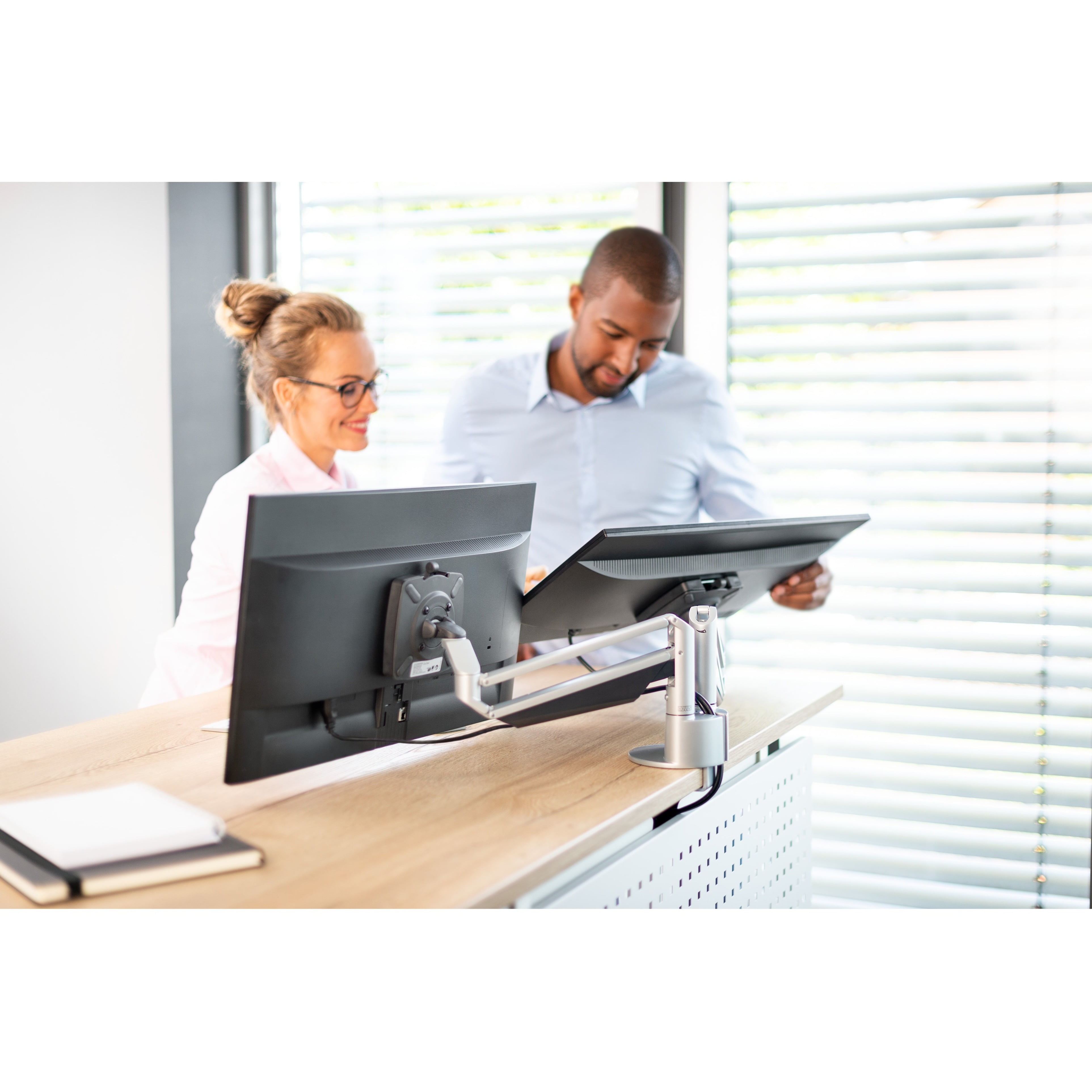 Novus CLU Duo Monitor Arm Set, Easy Alignment for Side-By-Side Viewing, 3-in-1 Mount, Fast Installation, Silver