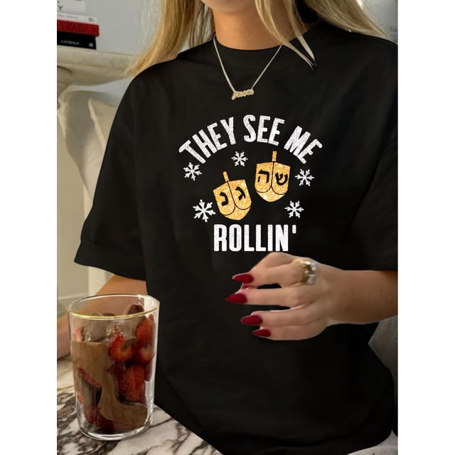 Camiseta De Verano Para Mujer, Elegante Camiseta Con Cuello Redondo Para Viajar, Acampar, Uso DiarioWomen's Retro Casual Round Neck T-Shirt - "THEY SEE ME ROLLIN'" Print, Short Sleeve, Polyester, Ma