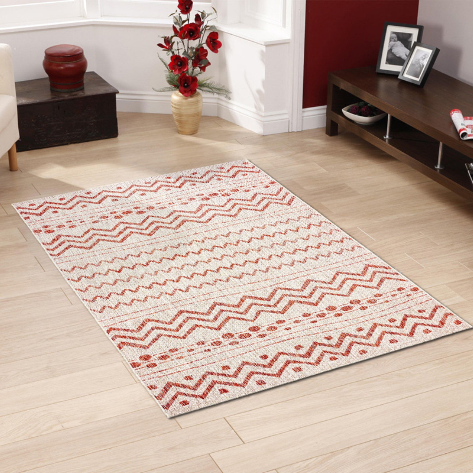 LR Home Victoria 5' x 8' Beige/Red Chevron Indoor/Outdoor Area Rug