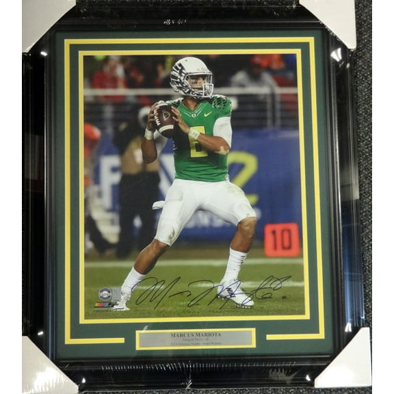 Marcus Mariota Autographed Framed 16x20 Photo Oregon Ducks MM Holo 89810
