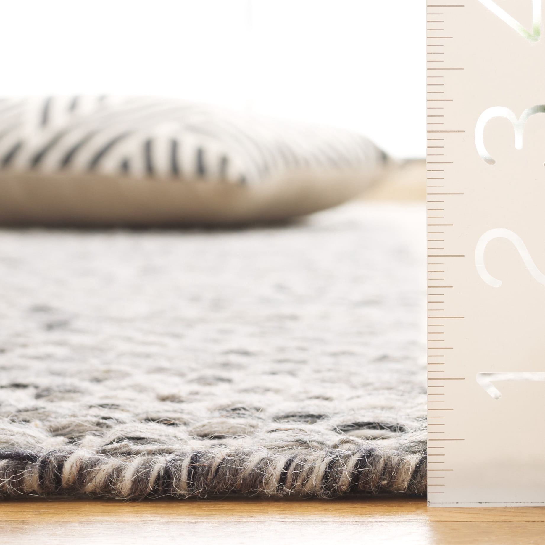 SAFAVIEH Vermont Candis Solid Distressed Area Rug, Grey, 6' x 9'