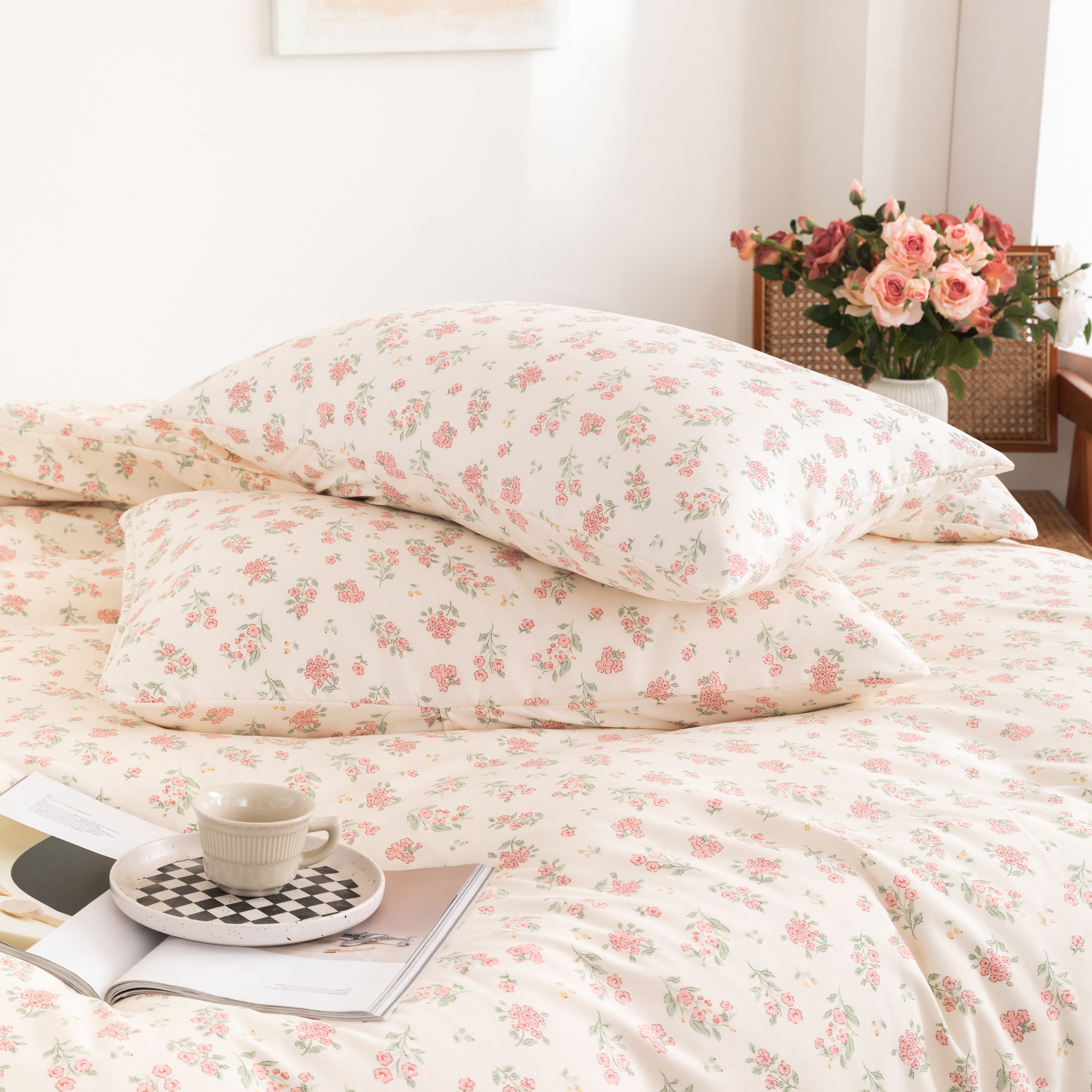 Floral Twin Size Comforter Set, Pink Flower Leaf Cute Pattern Printed Reversible Alternative Bedding Sets 3pcs, Soft Microfiber Vintage Cottagecore Bed Set for Women Teen Girls