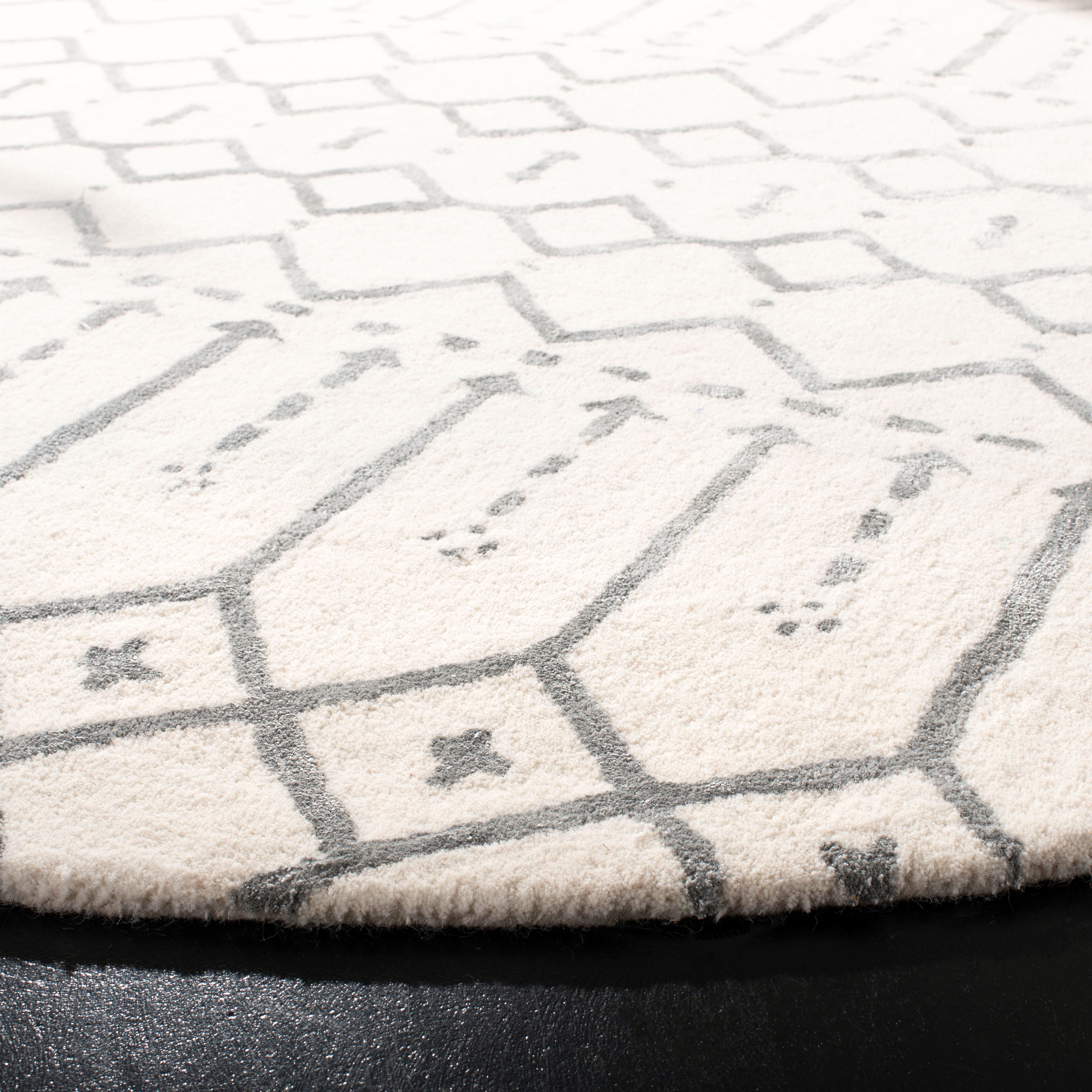 SAFAVIEH Himalaya Darin Geometric Wool Area Rug, Ivory/Grey, 8' x 8' Round