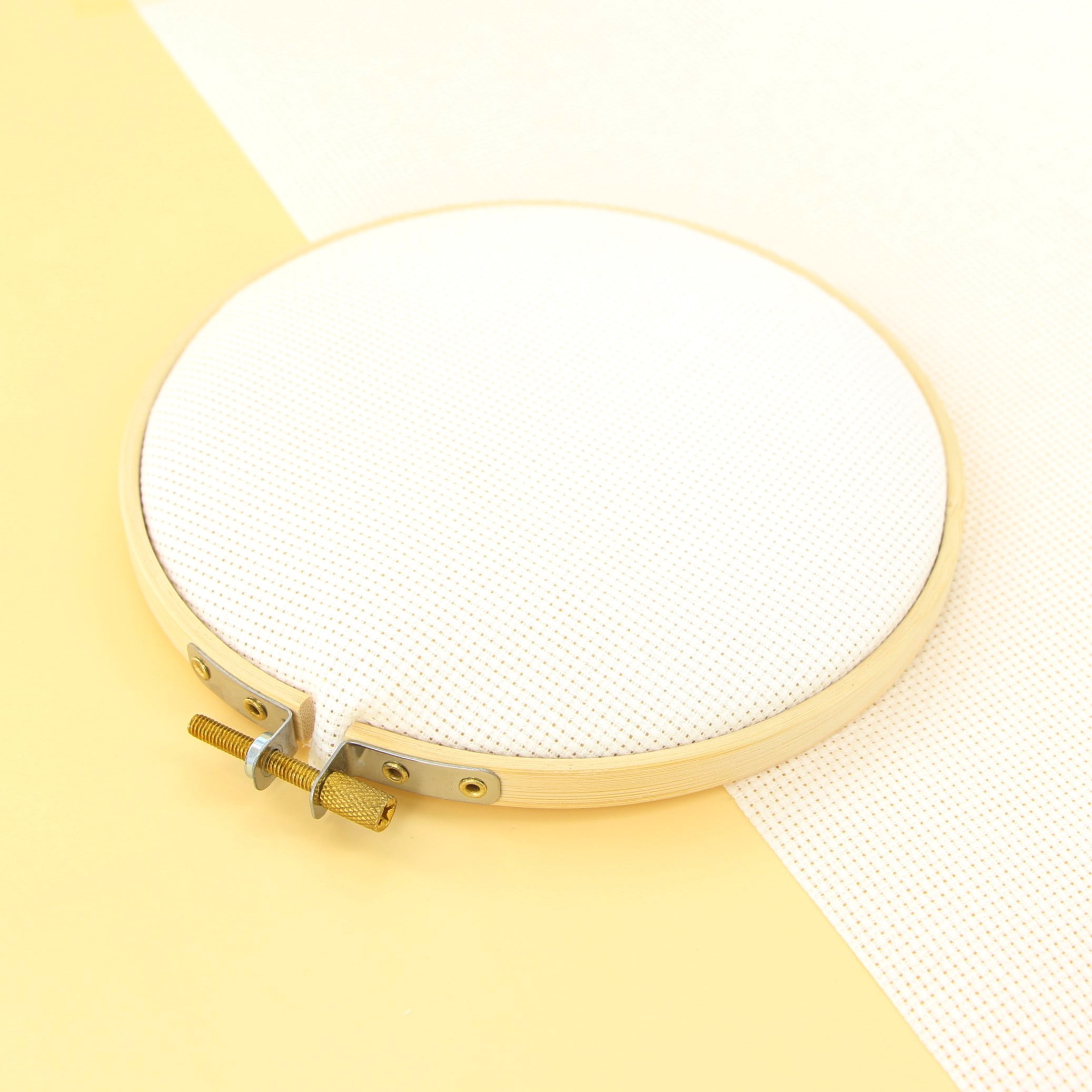 DMC Charles Craft Aida 14 fils 15"x18" – Antique White Fabric, 15" x 18" (38.1 x 45.7cm)