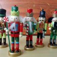 thumbnail image 2 of Colgantes de soldado Cascanueces de madera de Navidad, 5 unidades por juego, adorno artesanal, 2 of 5