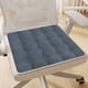 thumbnail image 1 of Cojín para Silla, Almohadón Acolchado con Pompones, Almohada Suave, Alfombrilla Antideslizante, 40x40cm para Uso en Hogar, Oficina y Silla de Ruedas, 1 of 6