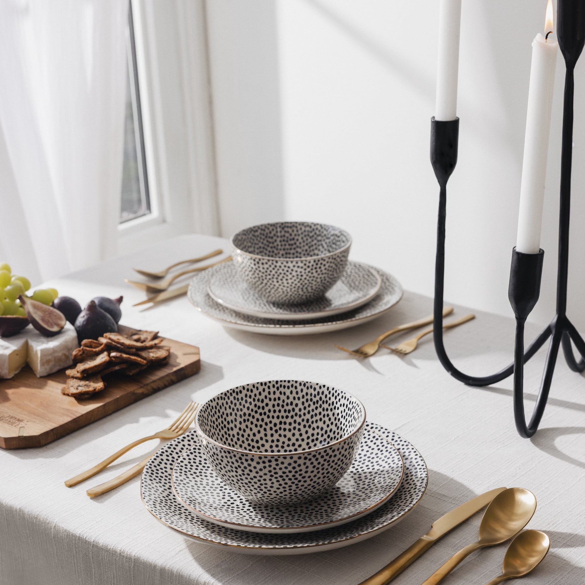 Thyme & Table TT0061 Dinnerware Black & White Medallion Stoneware, 12 Piece Set