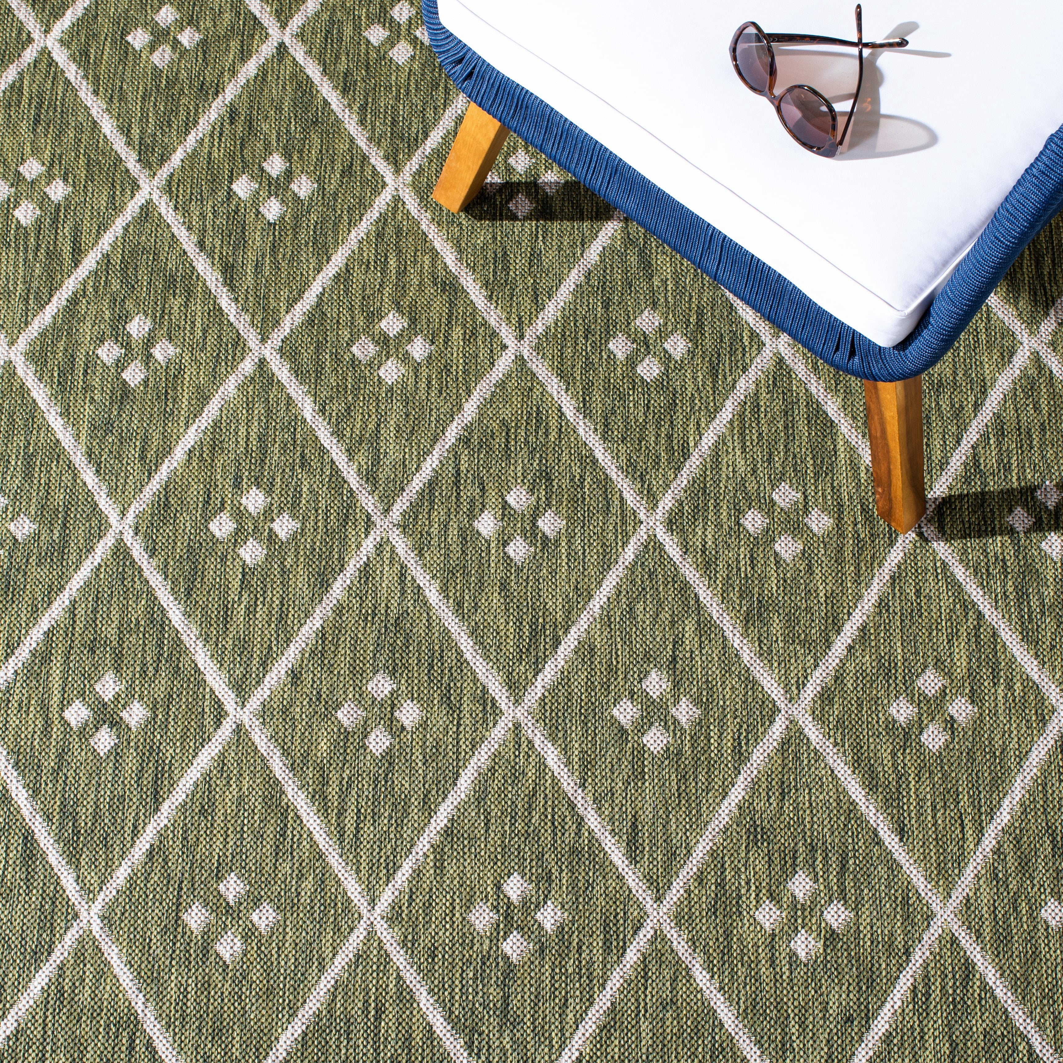 SAFAVIEH Courtyard Wasif Geometric Indoor/Outdoor Area Rug, Green/Grey, 6'7" x 9'6"