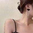 thumbnail image 3 of Pendientes de cadena con borla de corazón negro para mujer, joyería Coreana de Hip Hop, moda urbana, venta al por mayor, 2023, 3 of 4