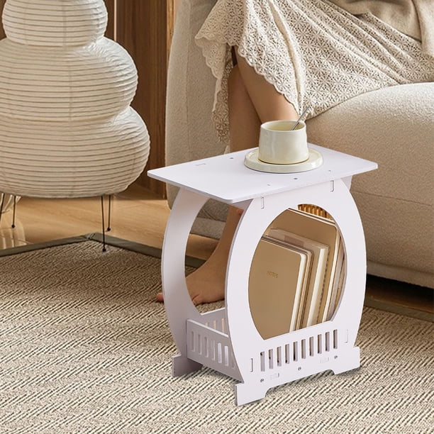 Mesita de noche pequeña curva blanca | Mesita de noche moderna de PVC de 40 x 36 x 25 cm | Mesa auxiliar compacta para salón con estante abierto para libros, decoración y almacenamiento en el