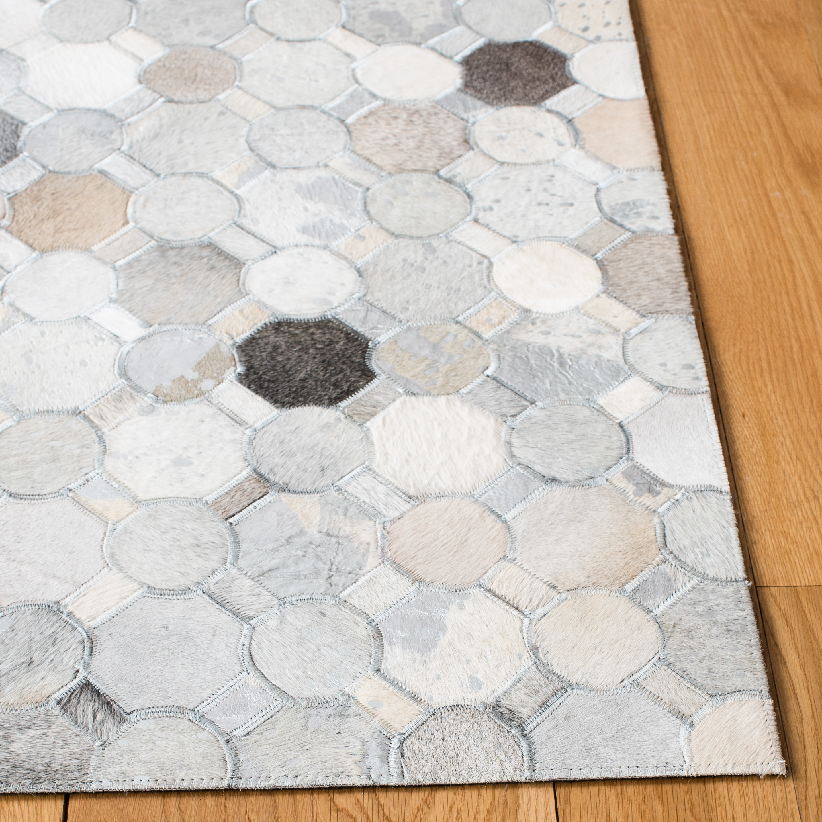 SAFAVIEH Studio Leather Alvin Geometric Runner Rug, Ivory/Grey, 2'3" x 9'