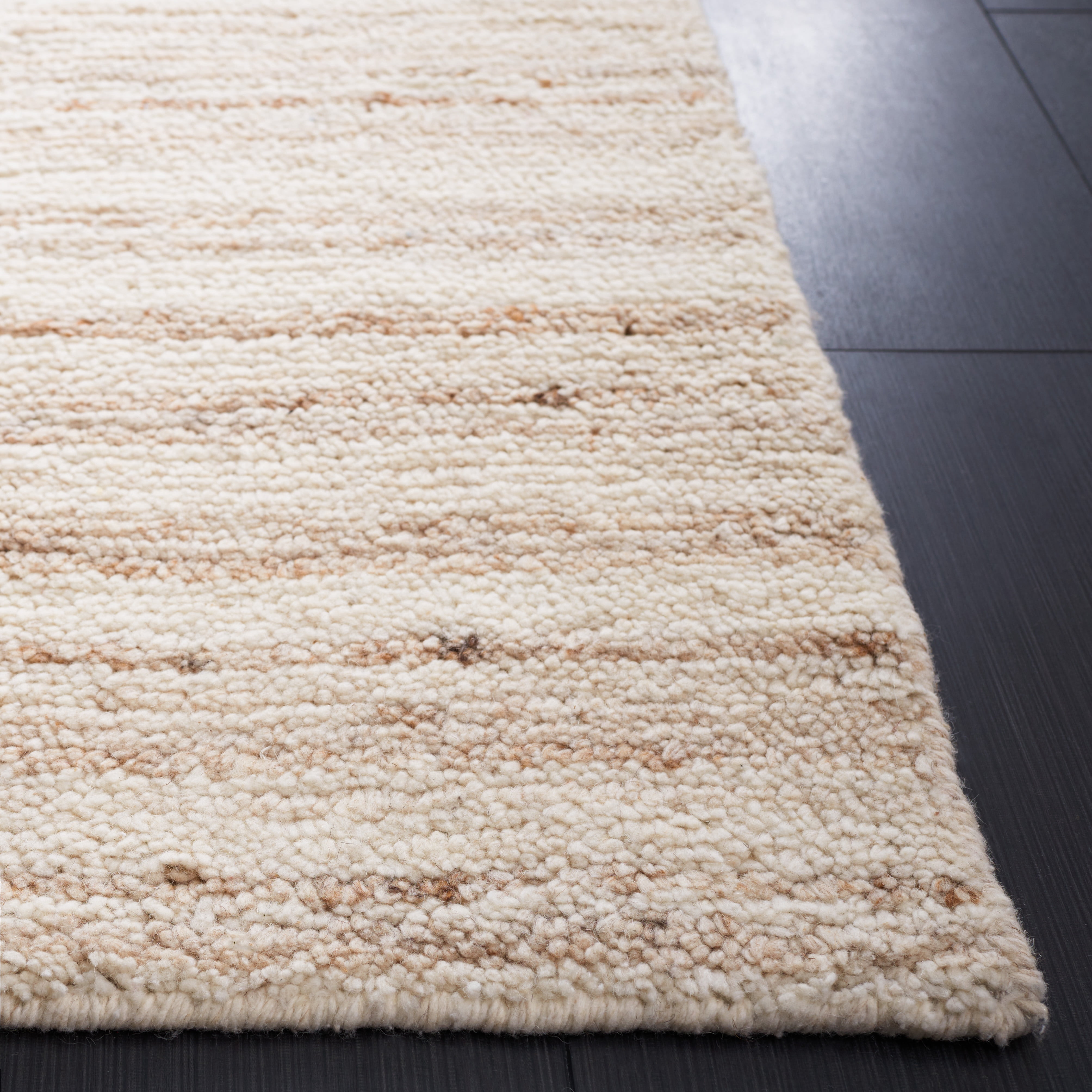 SAFAVIEH Casablanca Katharine Distressed Runner Rug, Beige/Ivory, 2'3" x 11'