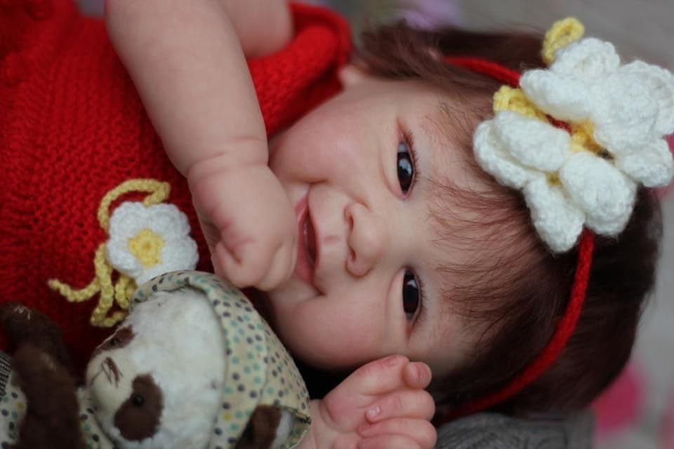 Cute Lifelike Reborn Baby Dolls 19 Inch Sweet Smile Realistic Newborn Girl Doll Handmade Real Cute Baby Feeling Bebe Reborns with Accessories for Kids