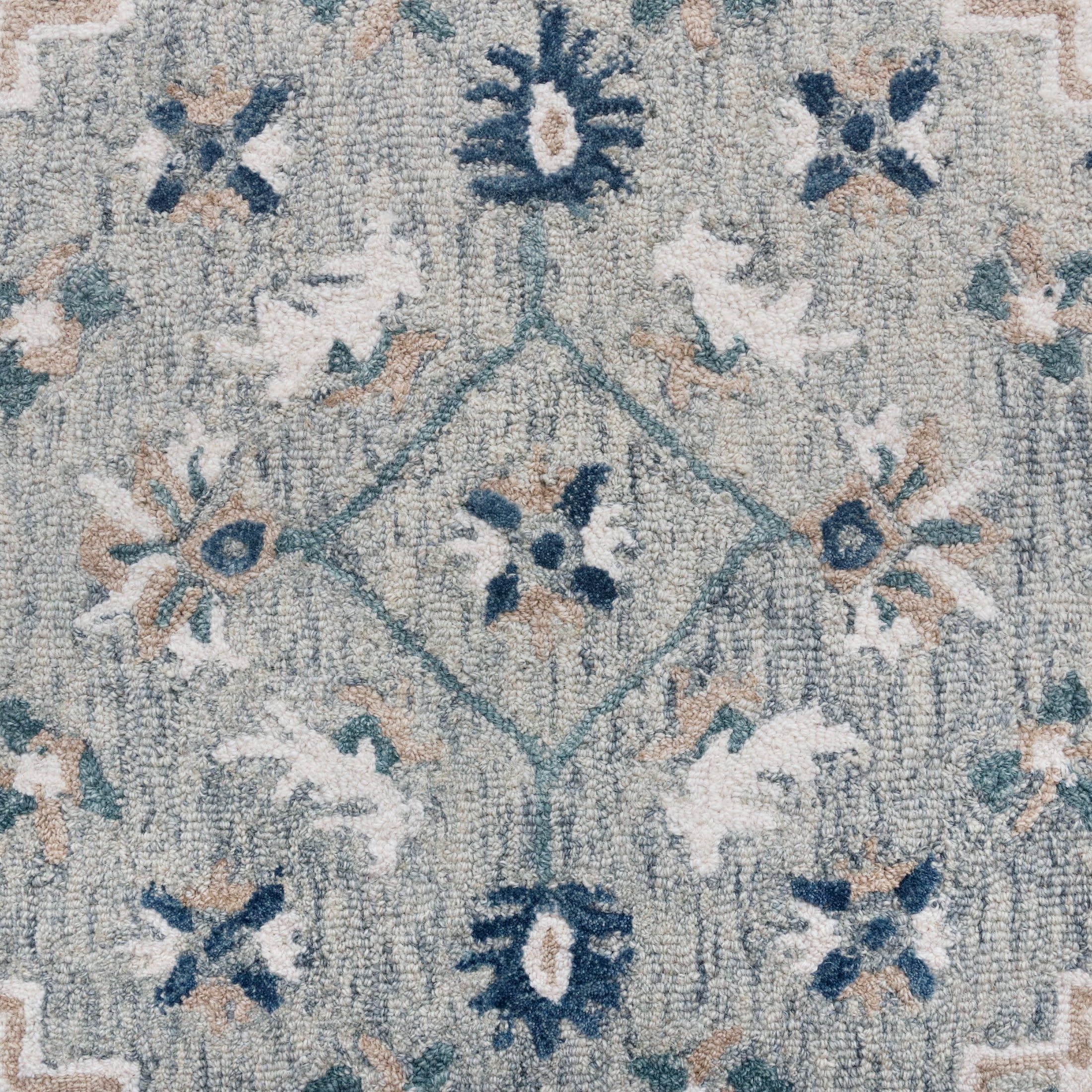 LR Home Bella Rose Gray/Ivory Traditional Floral Wool Area Rug, 7'9" x 9'9"