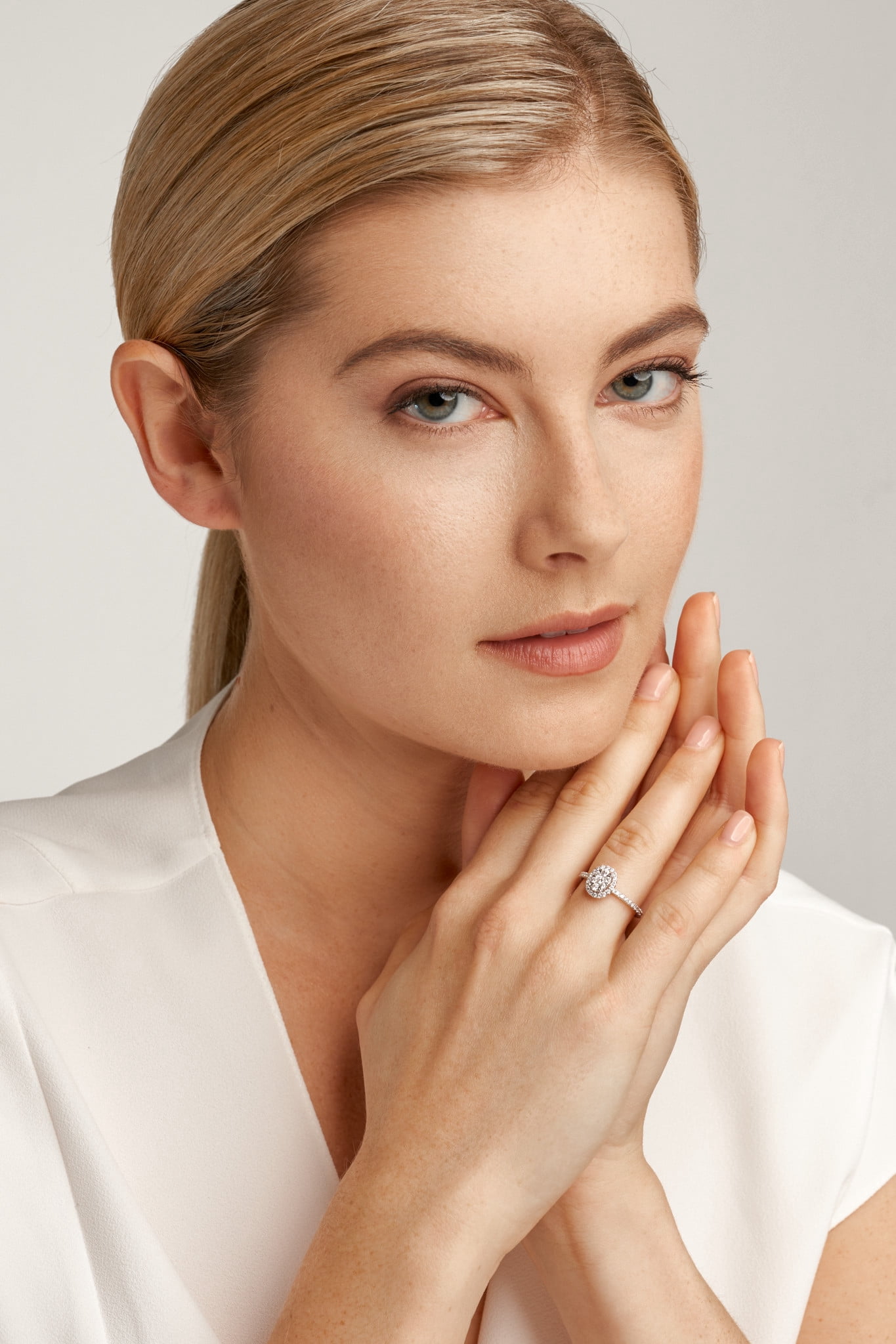 Forever Facets 5/8 CT TW Lab Grown Diamond Oval-Shape Ring in Sterling Silver, Adult Female